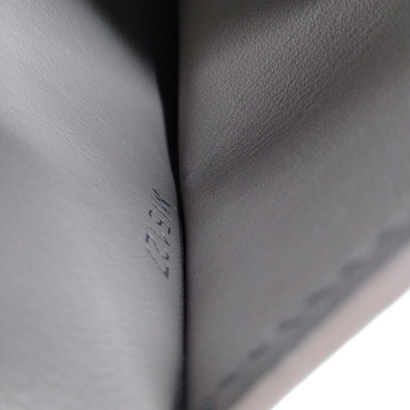 Louis Vuitton Capucines Compact Wallet - Picture 8 of 9